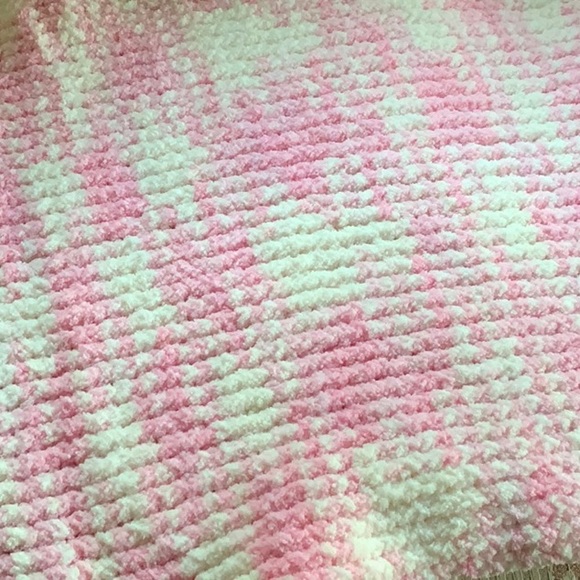 Handmade loom knit, small blanket, perfect for baby or animal - Picture 3 of 3